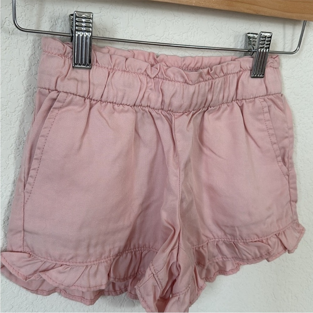 GAP • Pink Ruffle Shorts - Picture 2 of 4